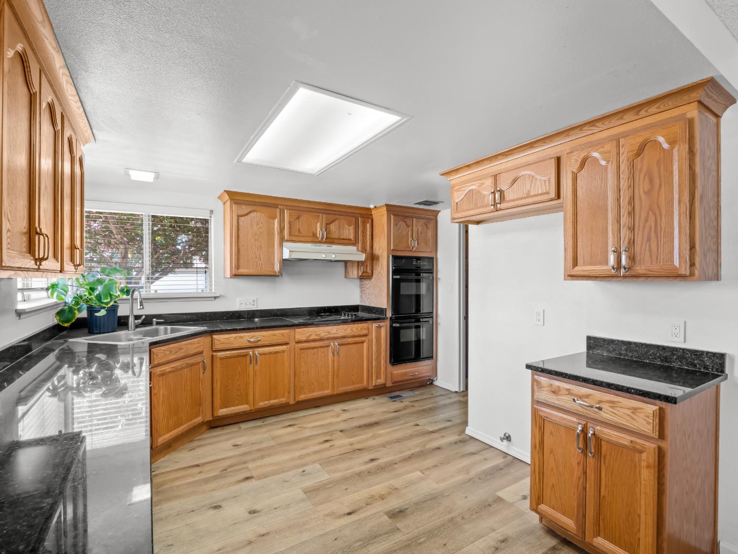 6565 N Rowell Ave, Fresno, CA 93710