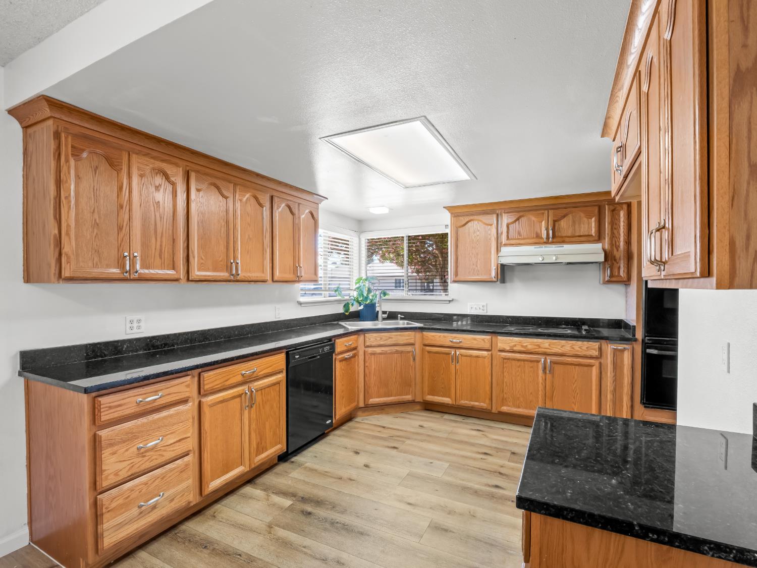 6565 N Rowell Ave, Fresno, CA 93710