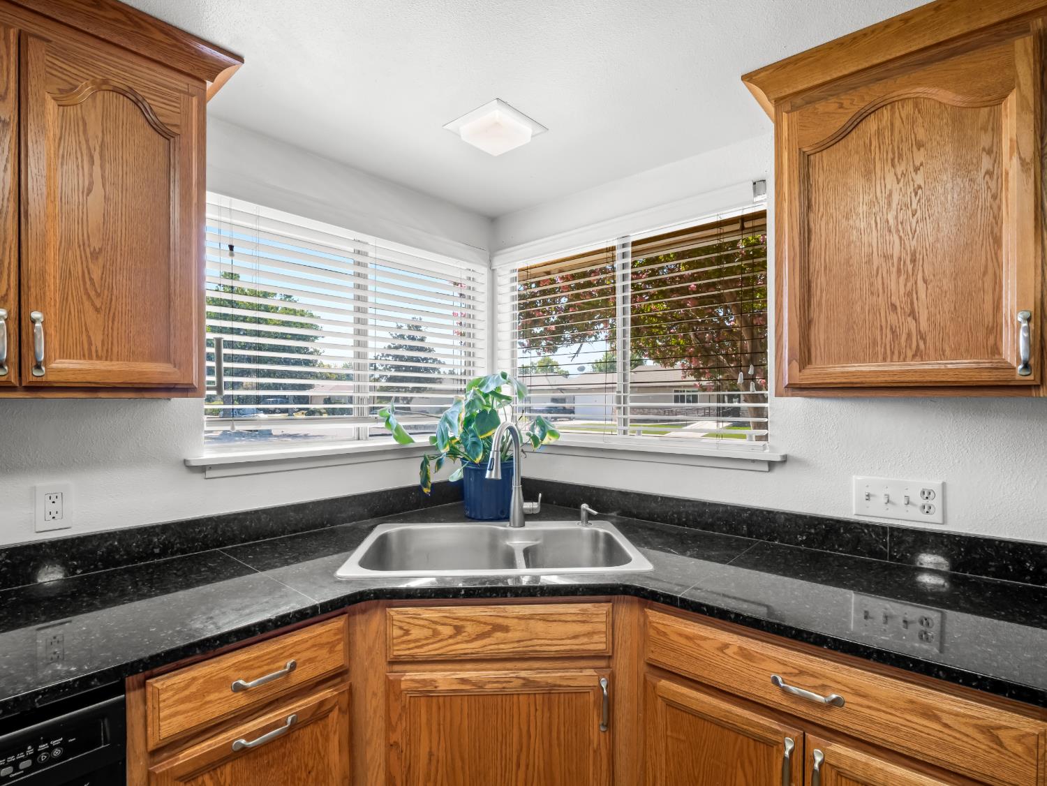 6565 N Rowell Ave, Fresno, CA 93710