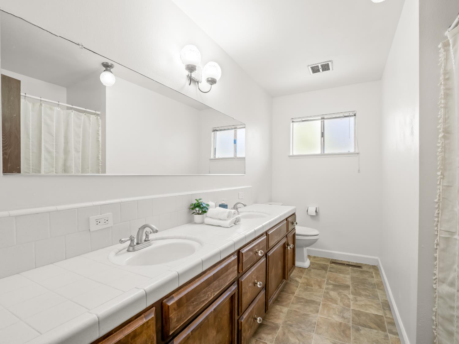 6565 N Rowell Ave, Fresno, CA 93710