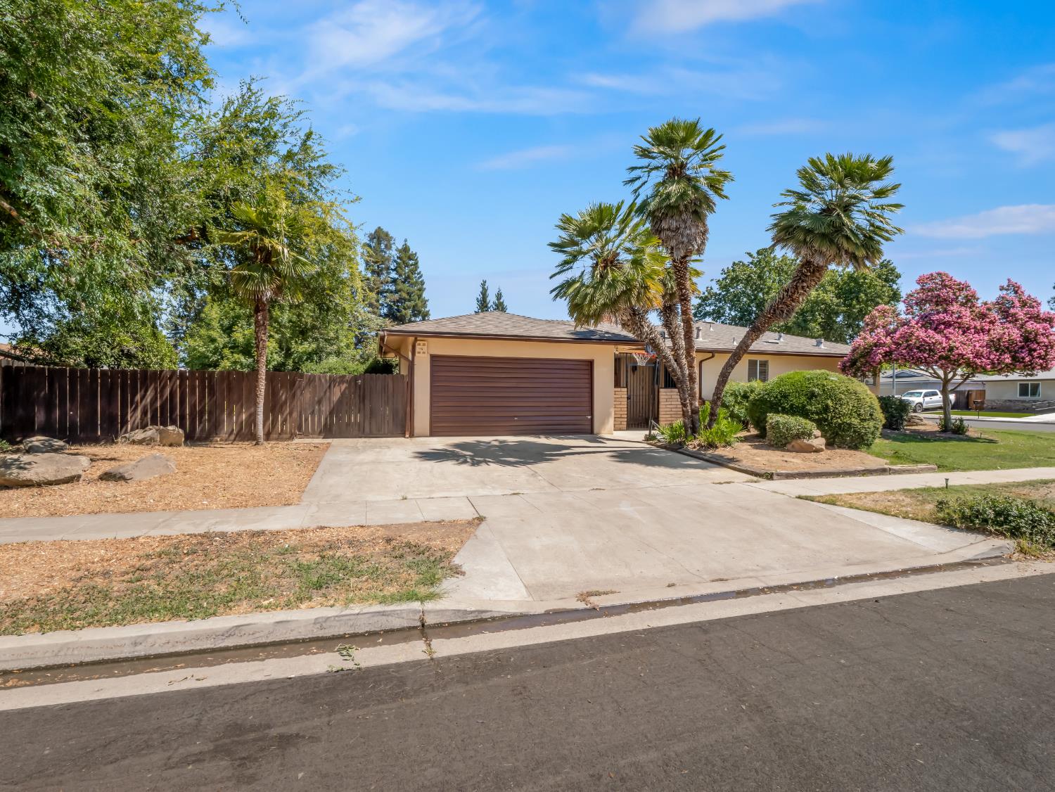6565 N Rowell Ave, Fresno, CA 93710