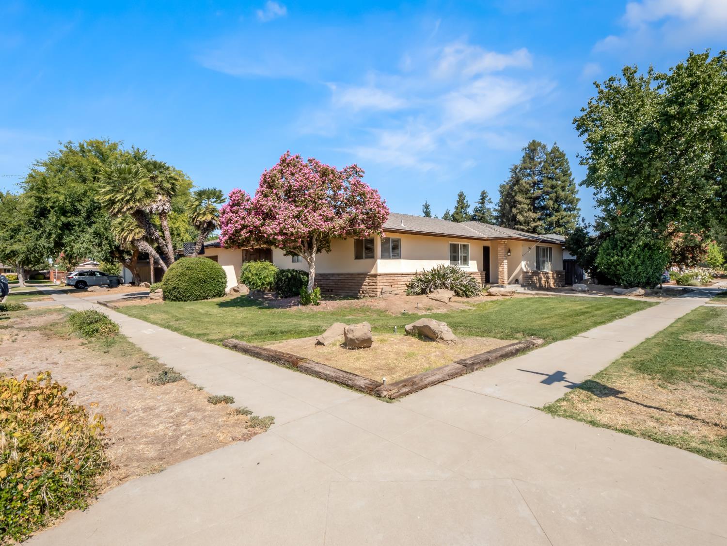 6565 N Rowell Ave, Fresno, CA 93710