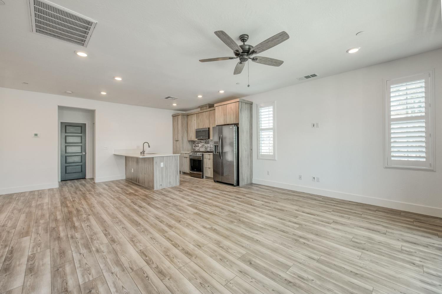 10969 N Blackberry Dr, Fresno, CA 93730