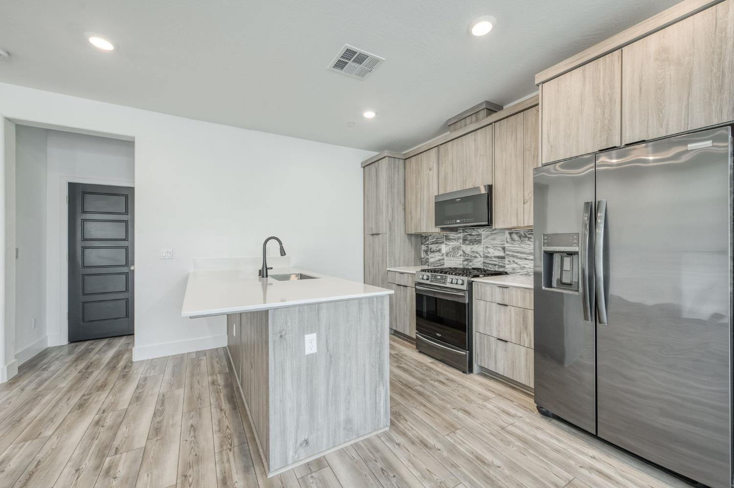 10969 N Blackberry Dr, Fresno, CA 93730