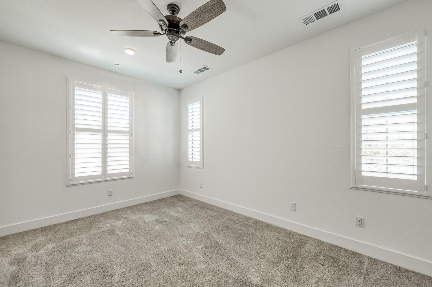 10969 N Blackberry Dr, Fresno, CA 93730