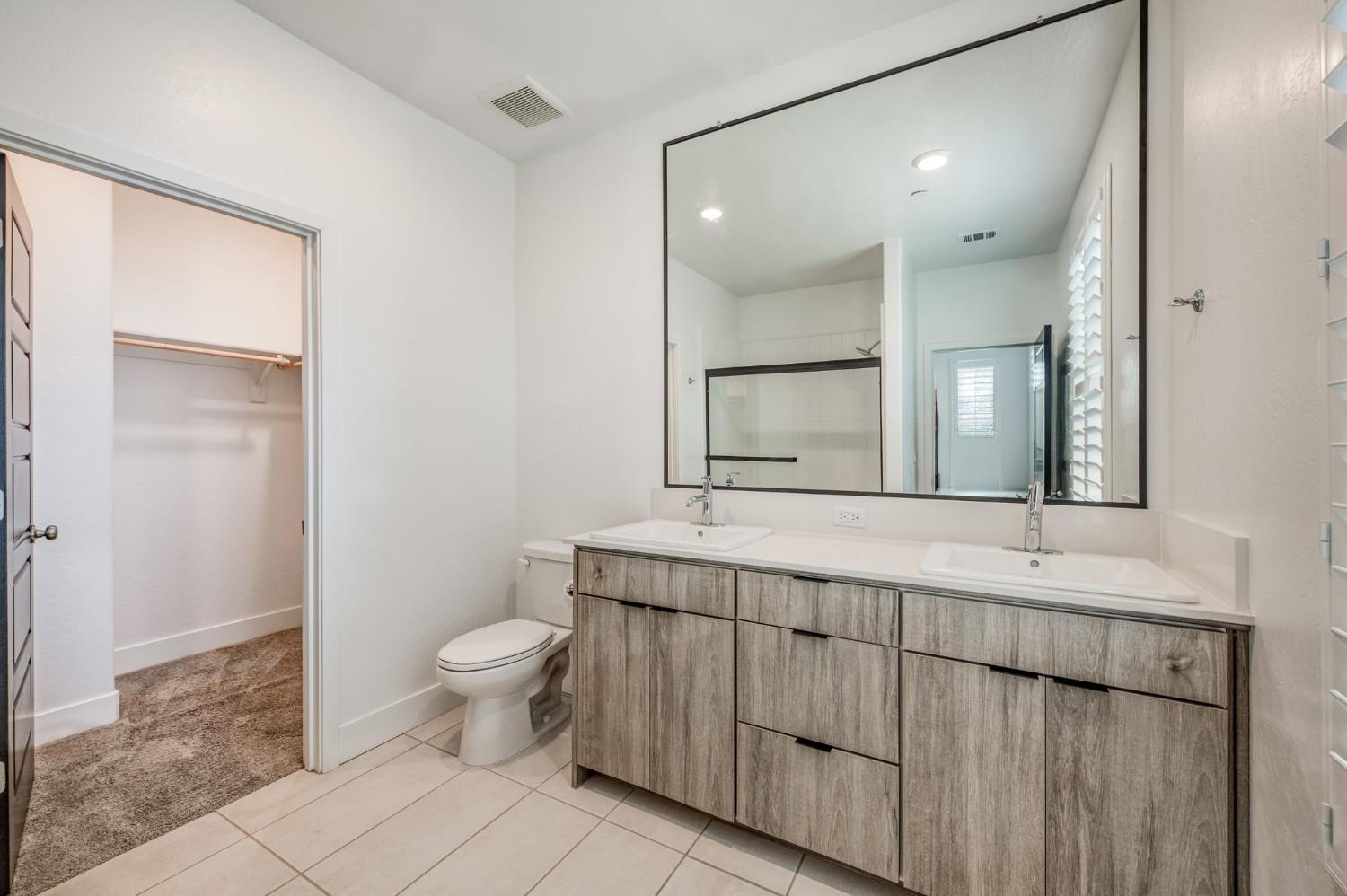 10969 N Blackberry Dr, Fresno, CA 93730