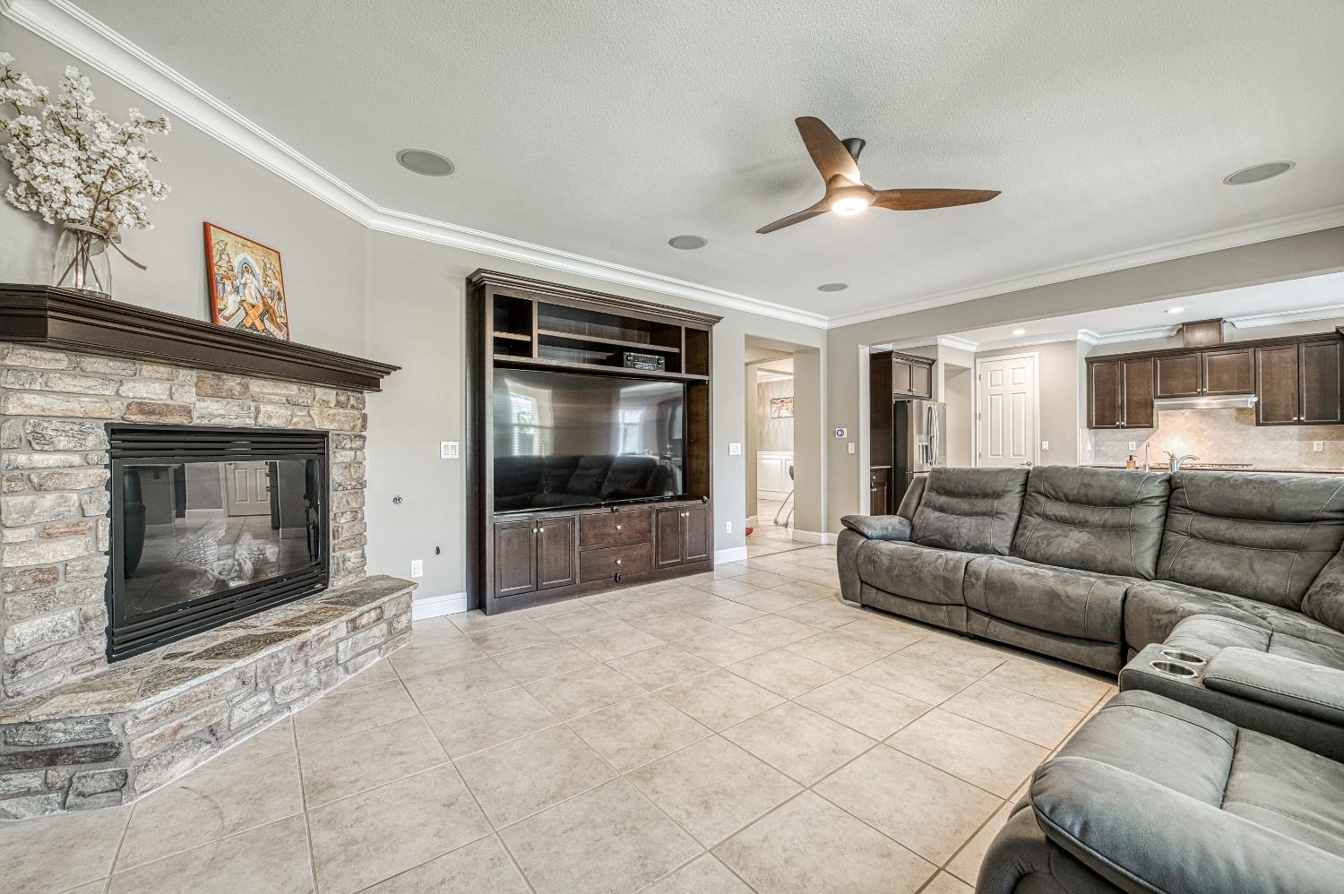 4159 Trenton, Clovis, CA 93619