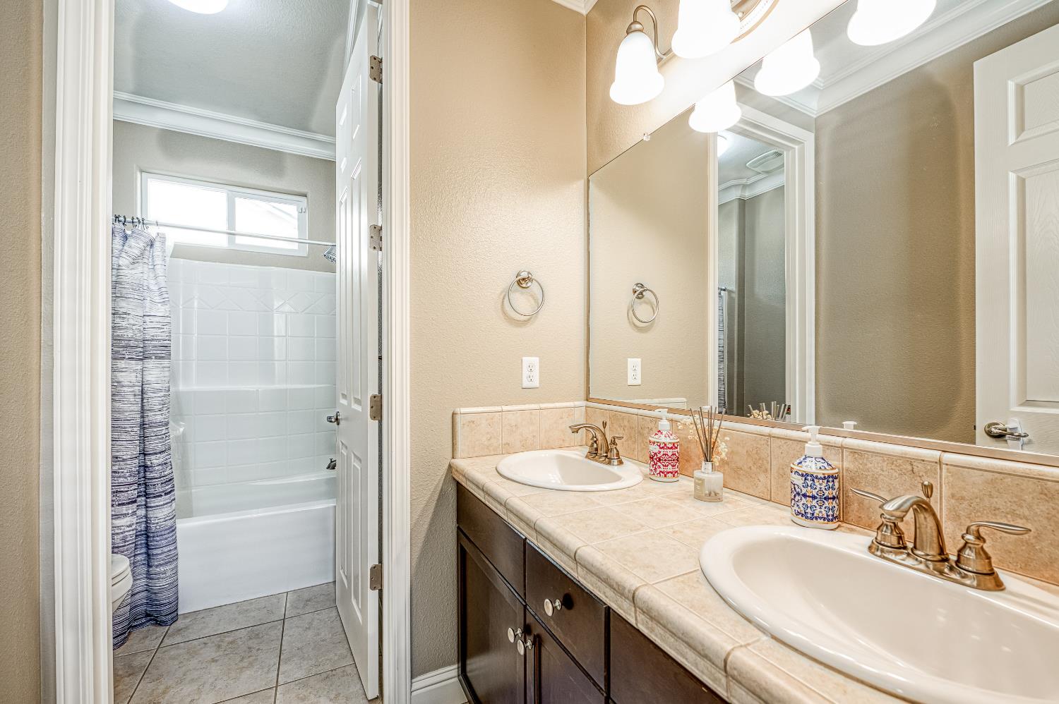 4159 Trenton, Clovis, CA 93619