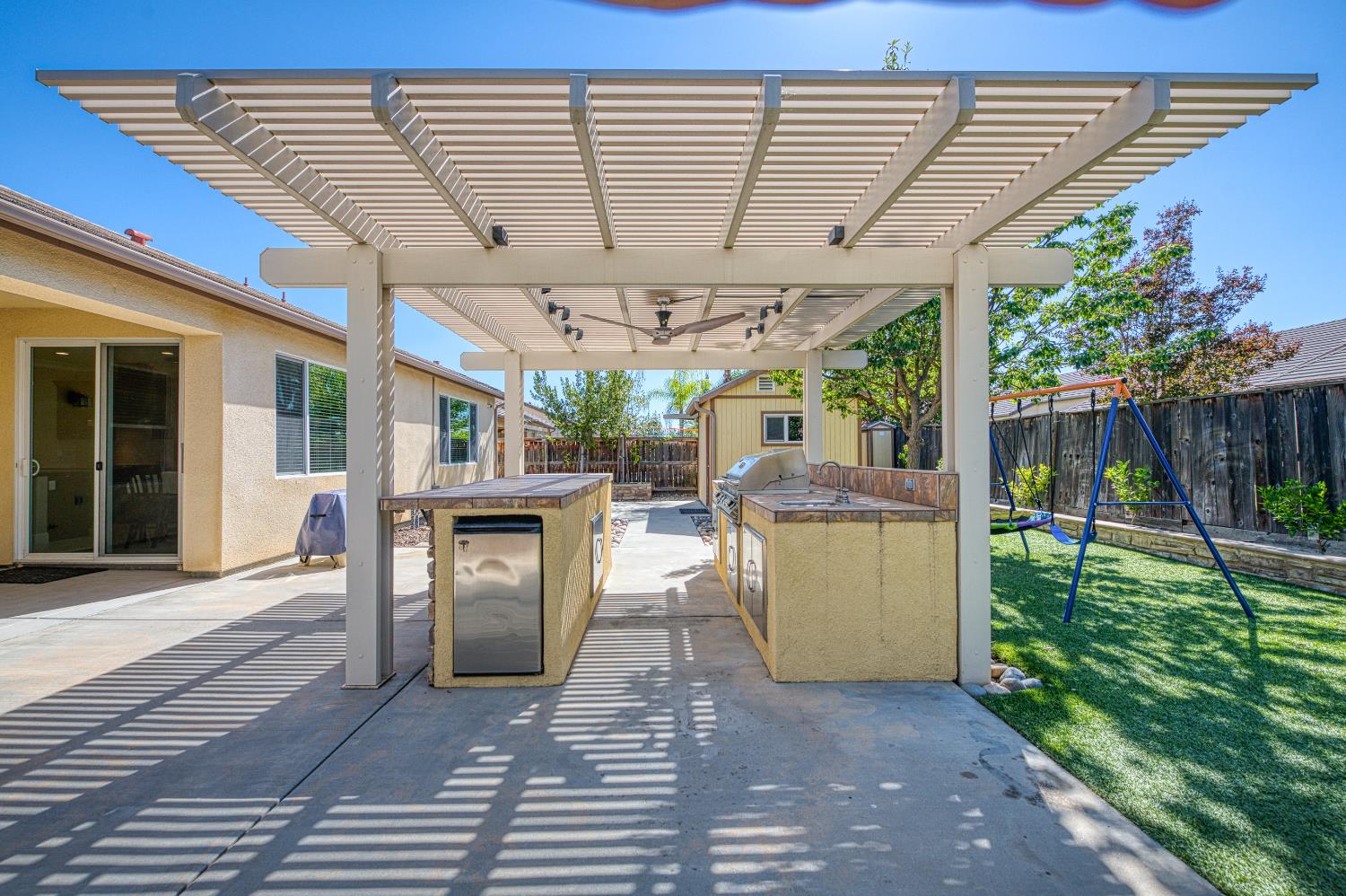4159 Trenton, Clovis, CA 93619