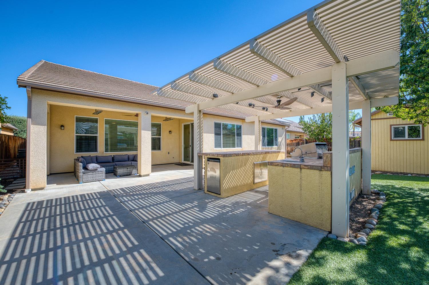 4159 Trenton, Clovis, CA 93619