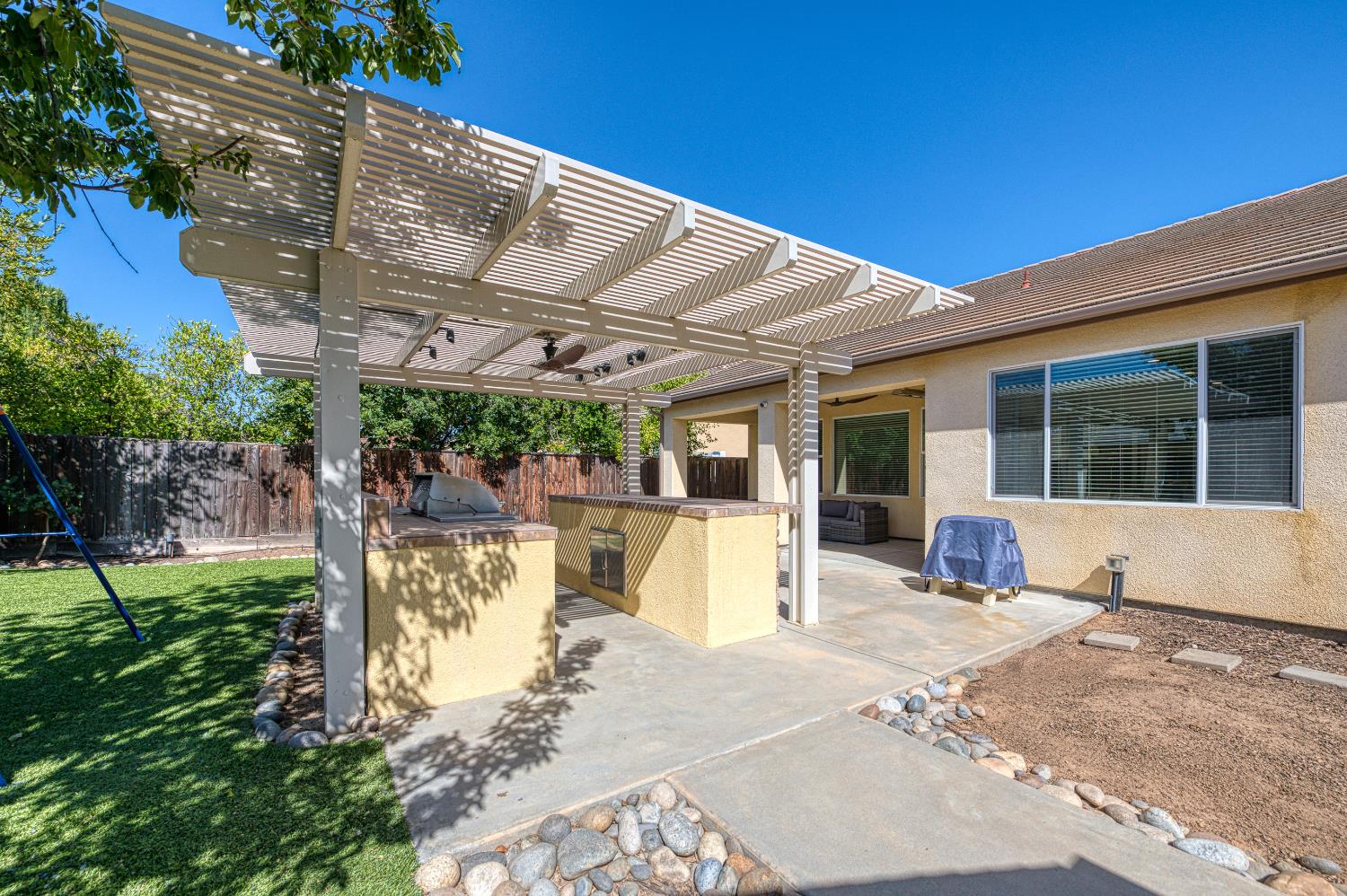 4159 Trenton, Clovis, CA 93619
