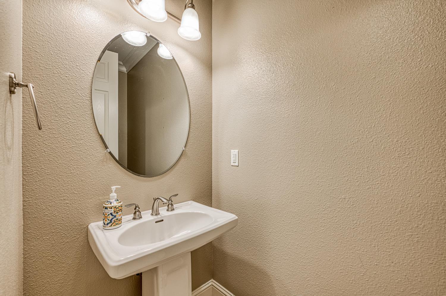 4159 Trenton, Clovis, CA 93619
