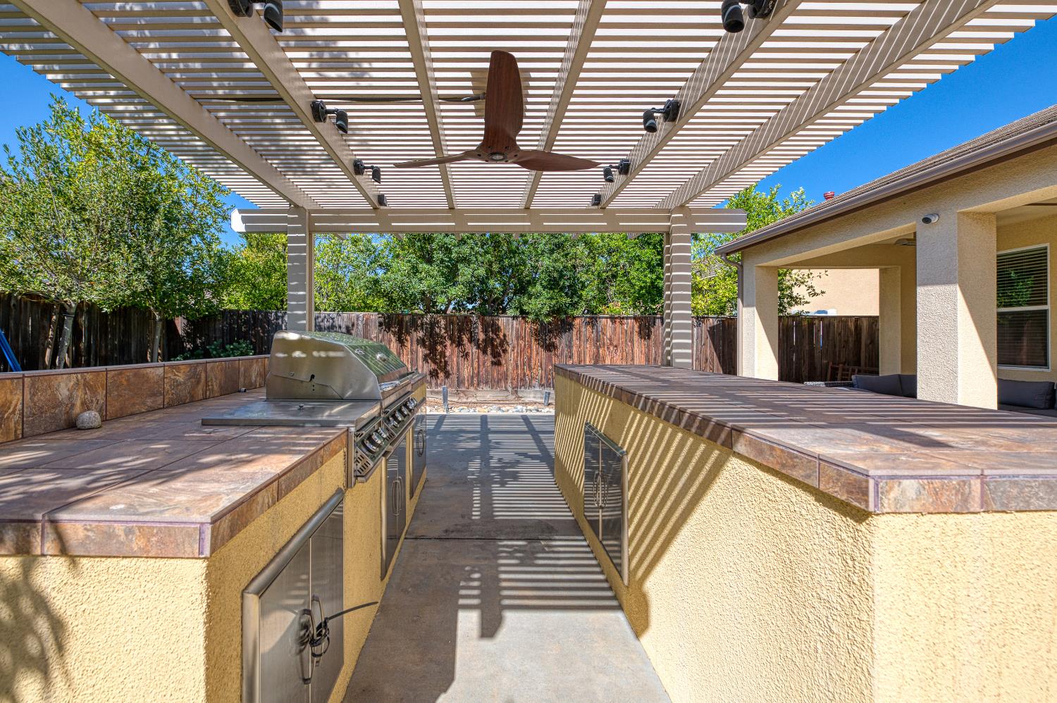 4159 Trenton, Clovis, CA 93619