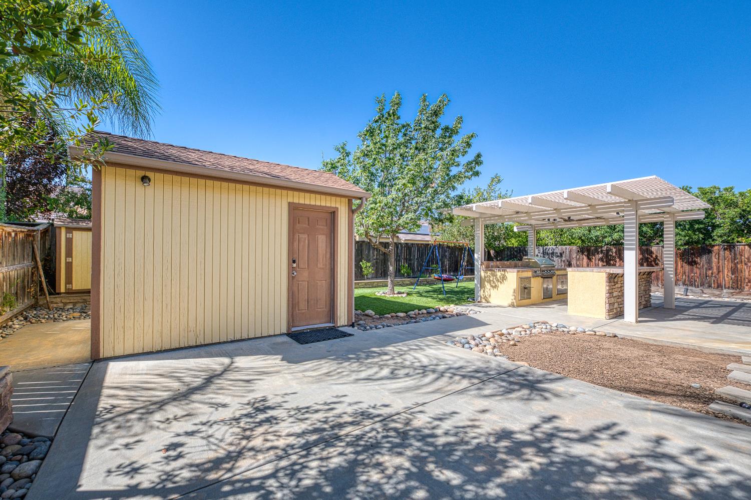 4159 Trenton, Clovis, CA 93619