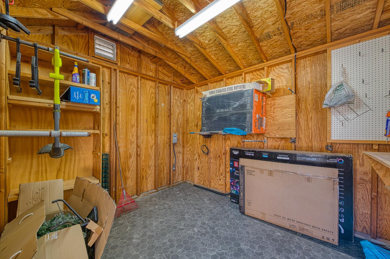 4159 Trenton, Clovis, CA 93619