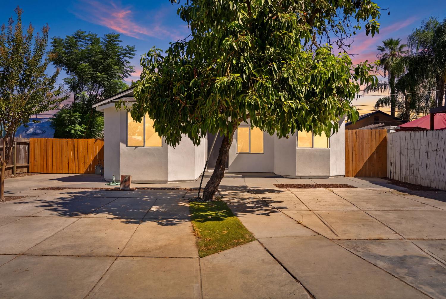 2225 E Lamona Ave, Fresno, CA 93703