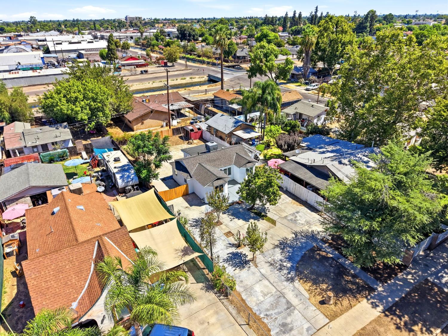 2225 E Lamona Ave, Fresno, CA 93703