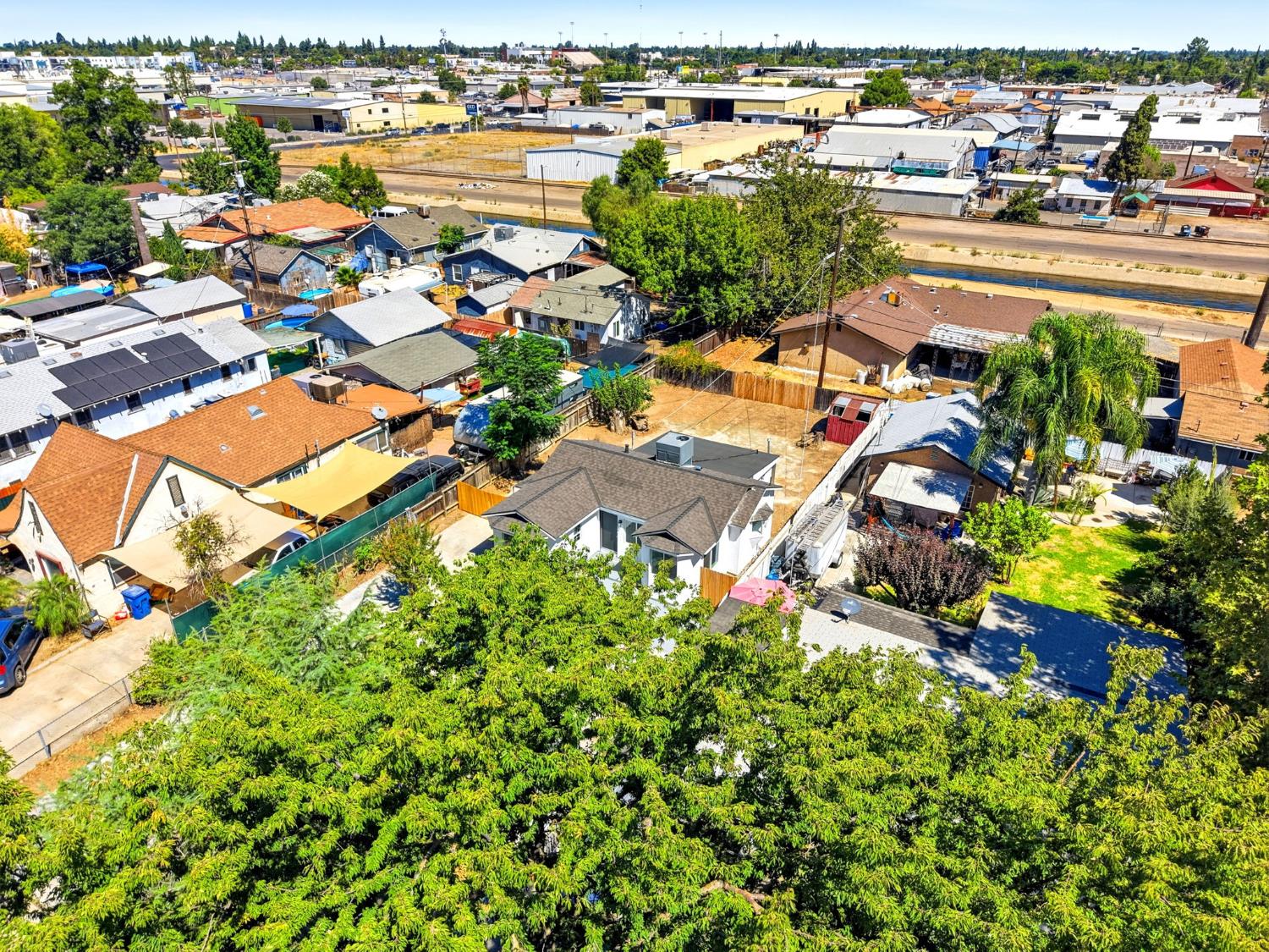 2225 E Lamona Ave, Fresno, CA 93703