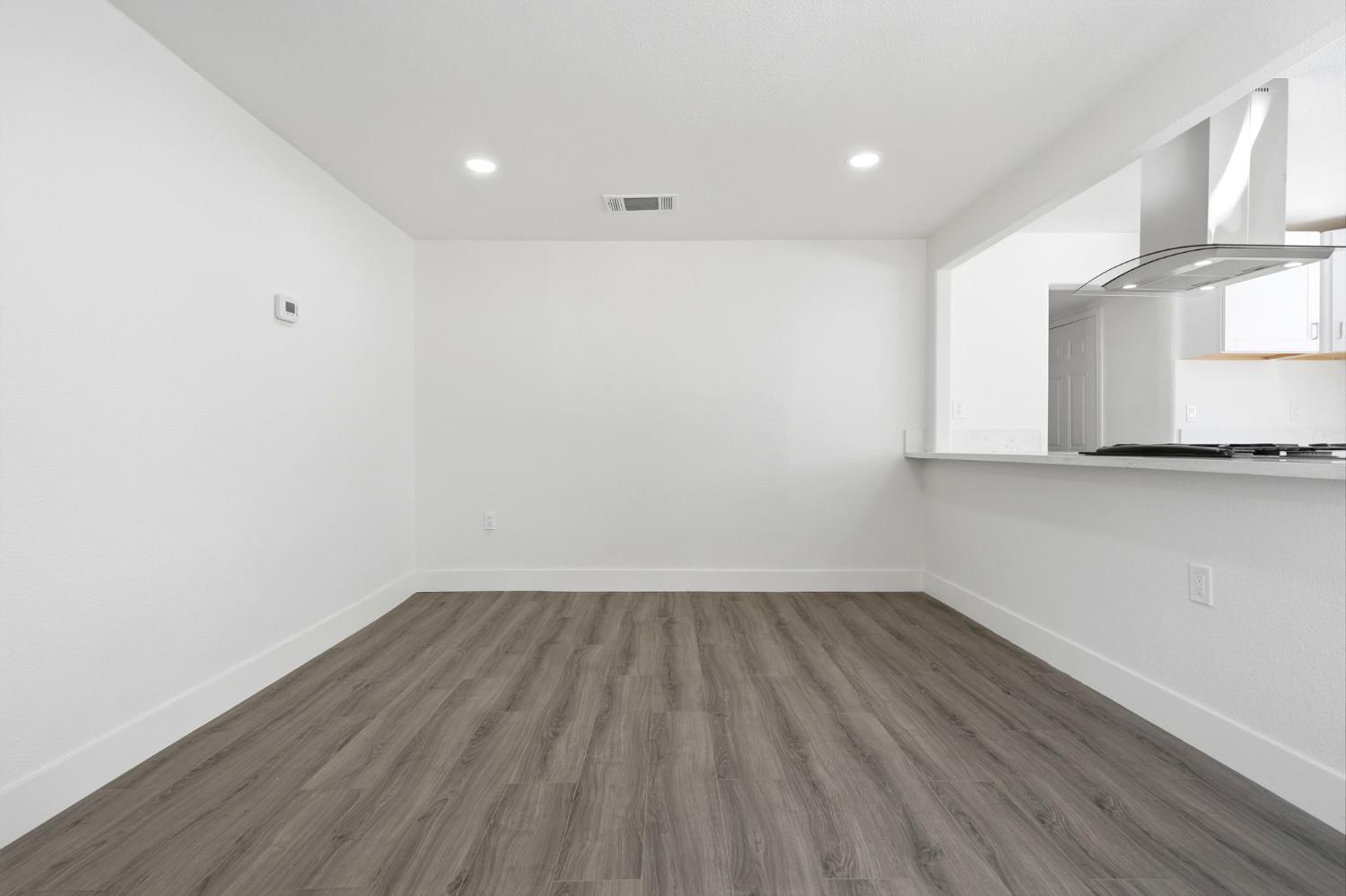 2225 E Lamona Ave, Fresno, CA 93703