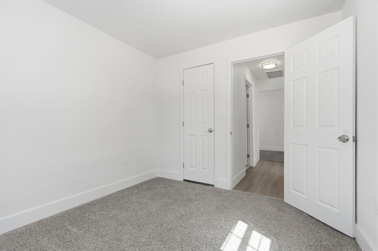 2225 E Lamona Ave, Fresno, CA 93703