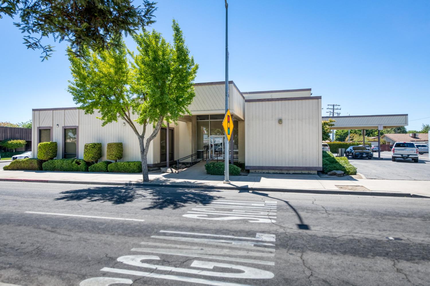 215 S Madera Ave, Kerman, CA 93630
