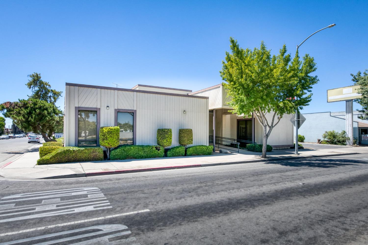 215 S Madera Ave, Kerman, CA 93630