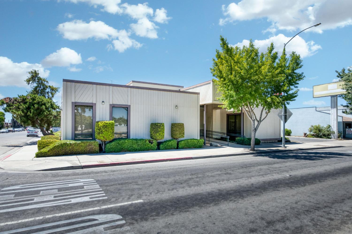 215 S Madera Ave, Kerman, CA 93630