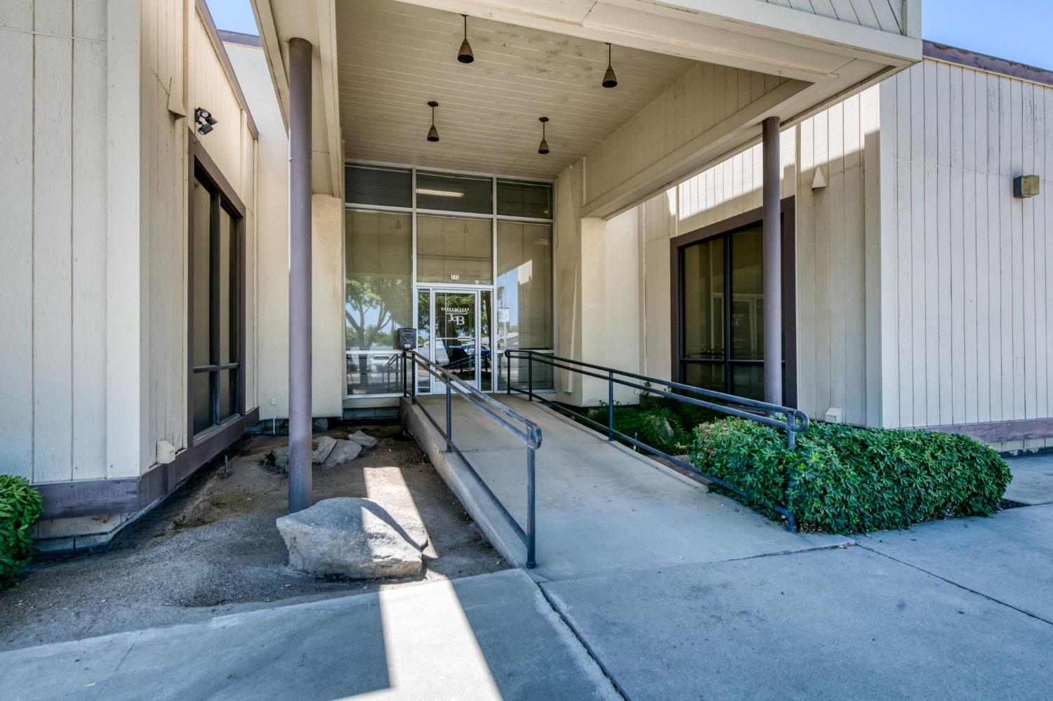 215 S Madera Ave, Kerman, CA 93630