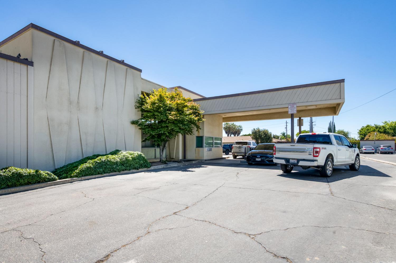 215 S Madera Ave, Kerman, CA 93630