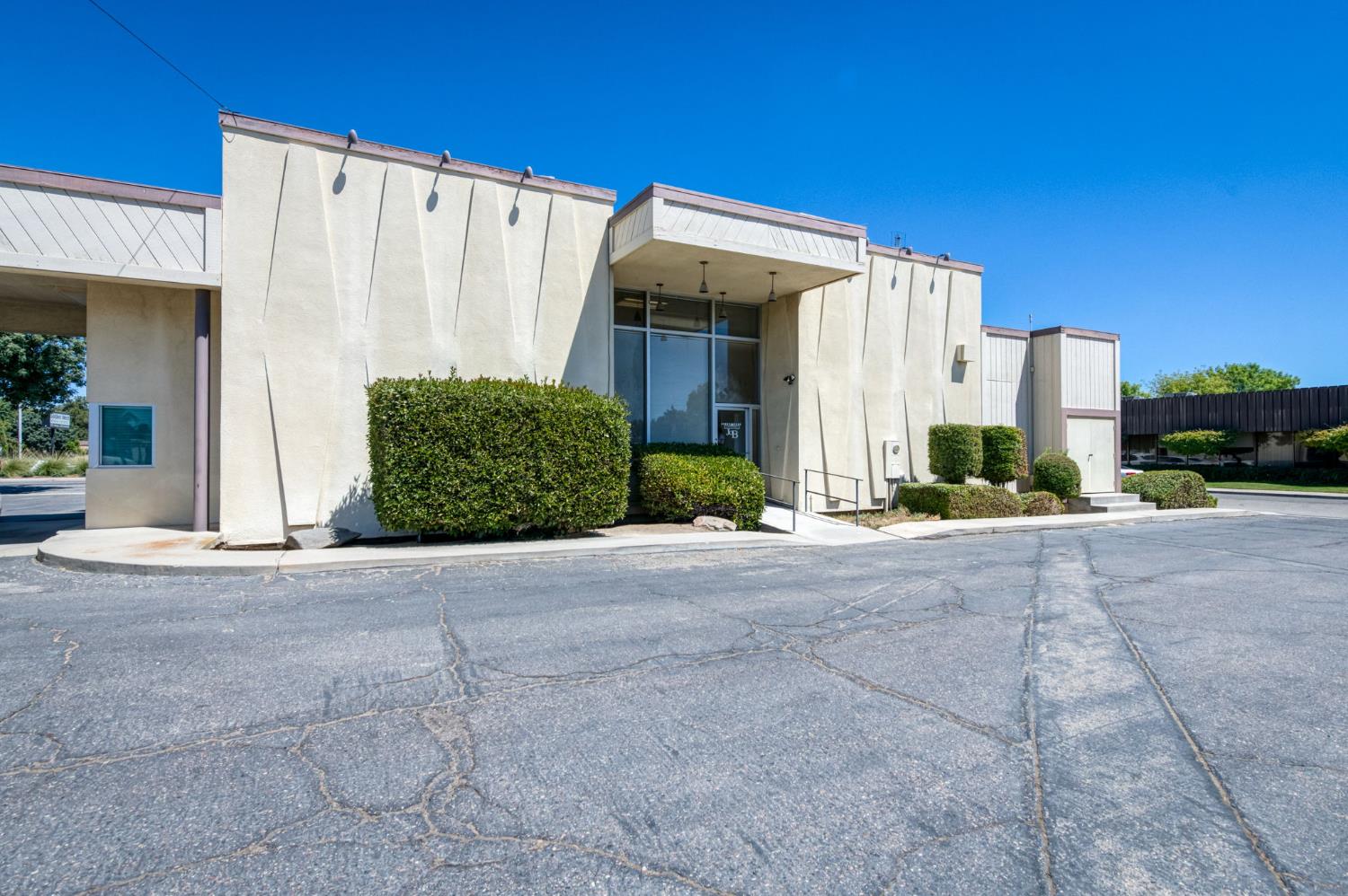 215 S Madera Ave, Kerman, CA 93630