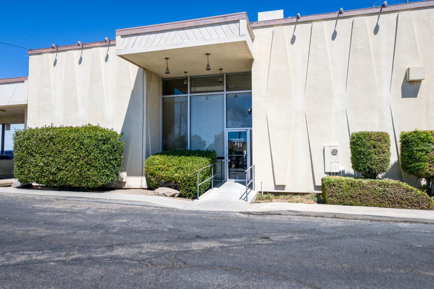 215 S Madera Ave, Kerman, CA 93630