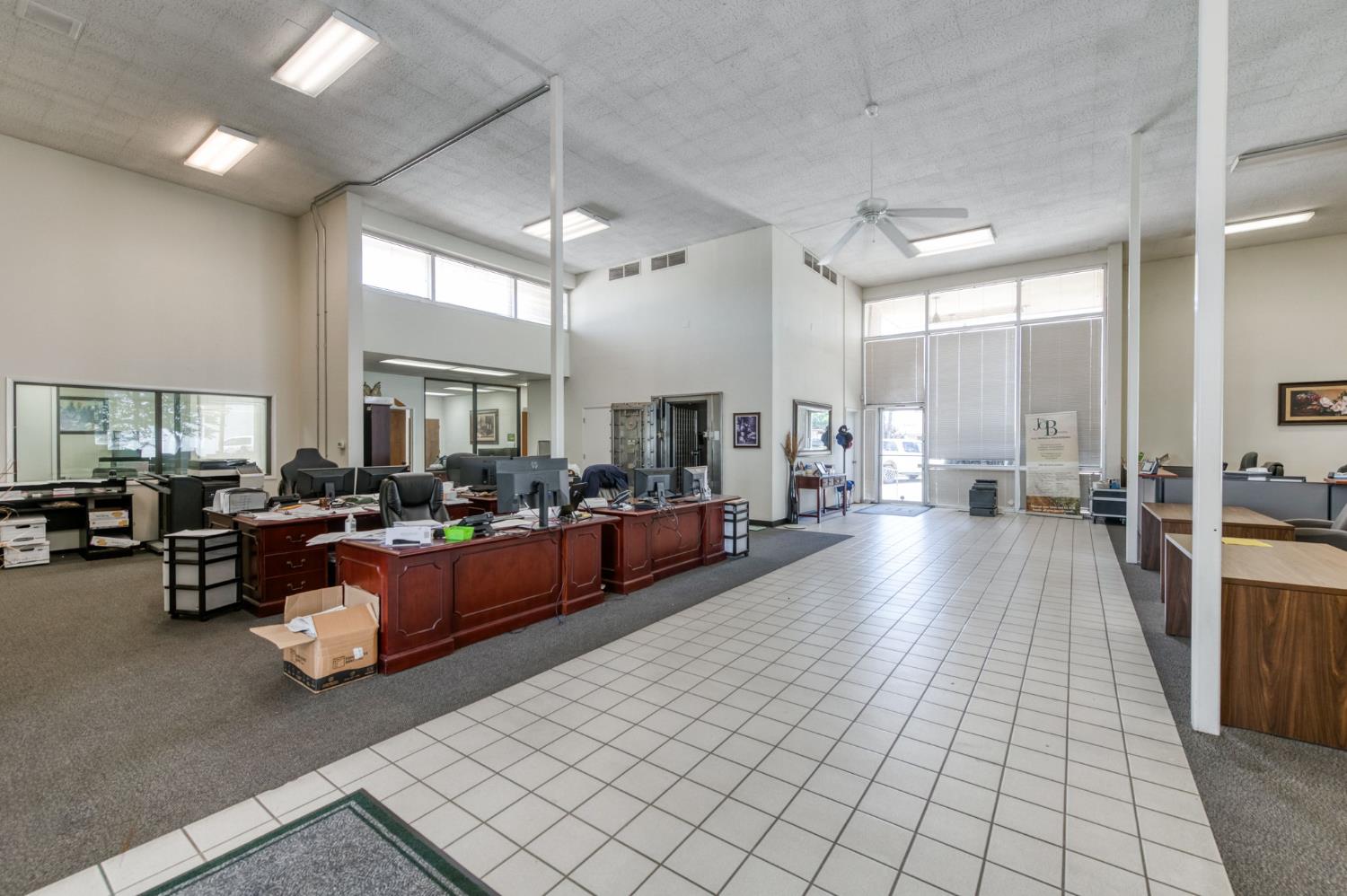 215 S Madera Ave, Kerman, CA 93630