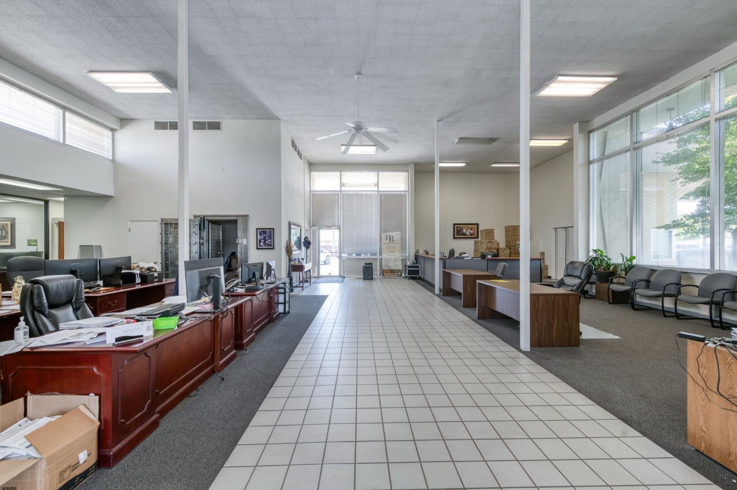 215 S Madera Ave, Kerman, CA 93630