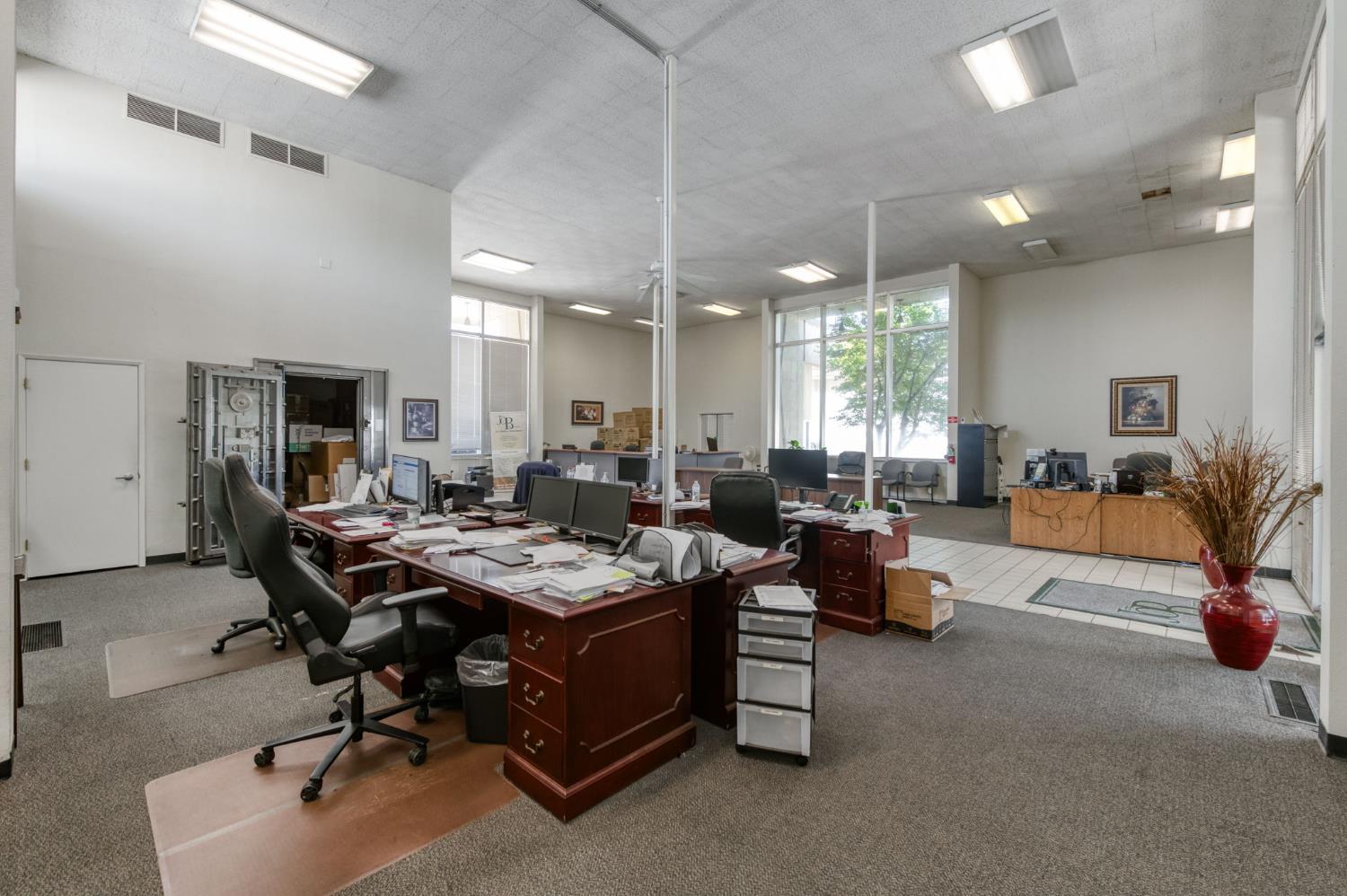 215 S Madera Ave, Kerman, CA 93630