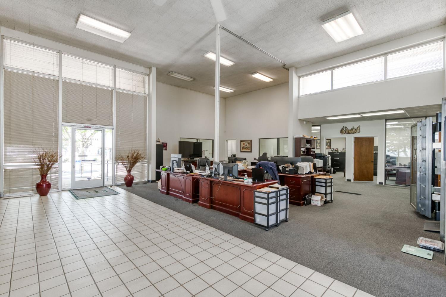 215 S Madera Ave, Kerman, CA 93630