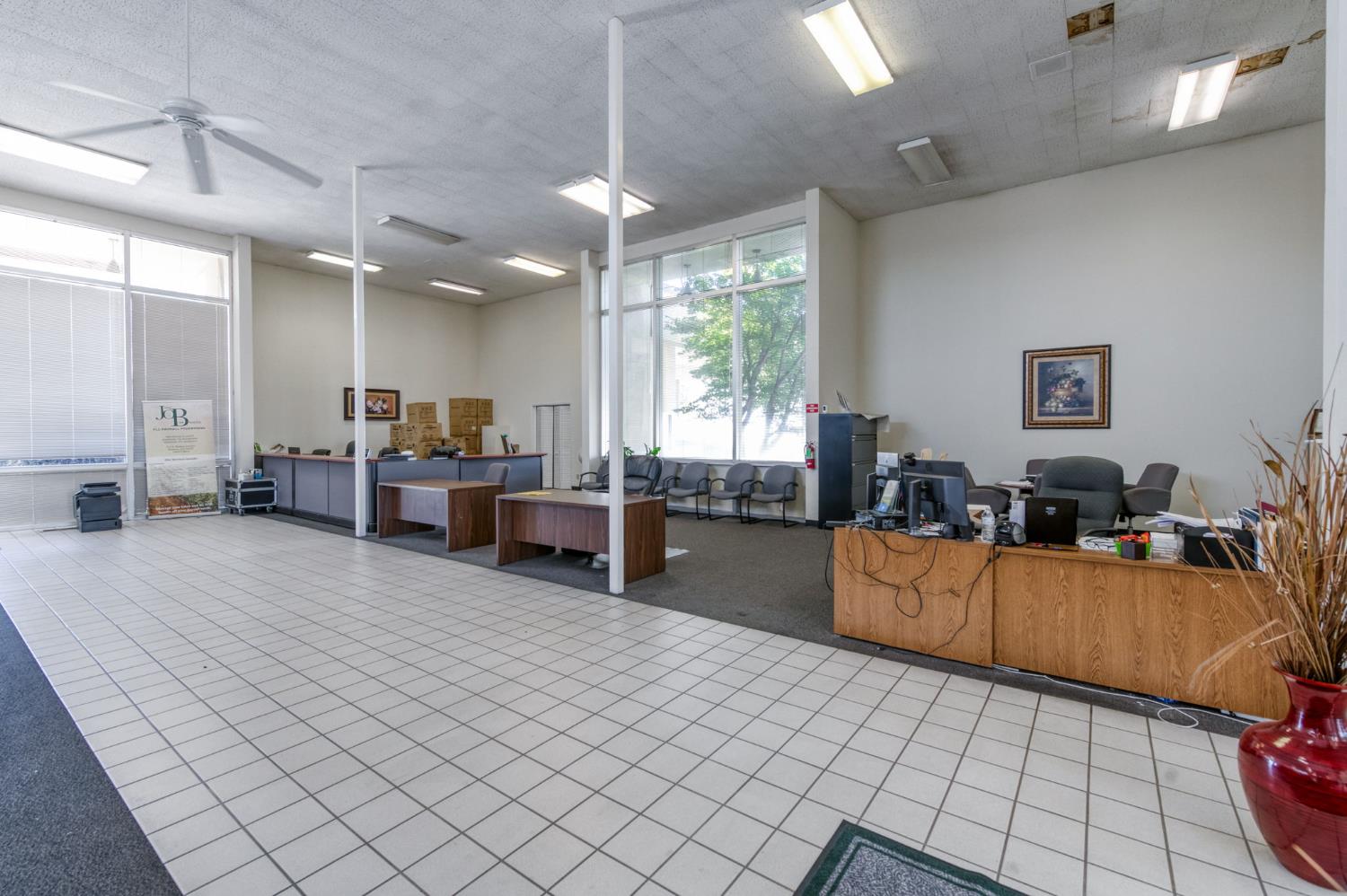 215 S Madera Ave, Kerman, CA 93630