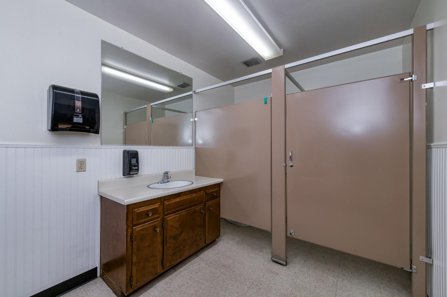 215 S Madera Ave, Kerman, CA 93630