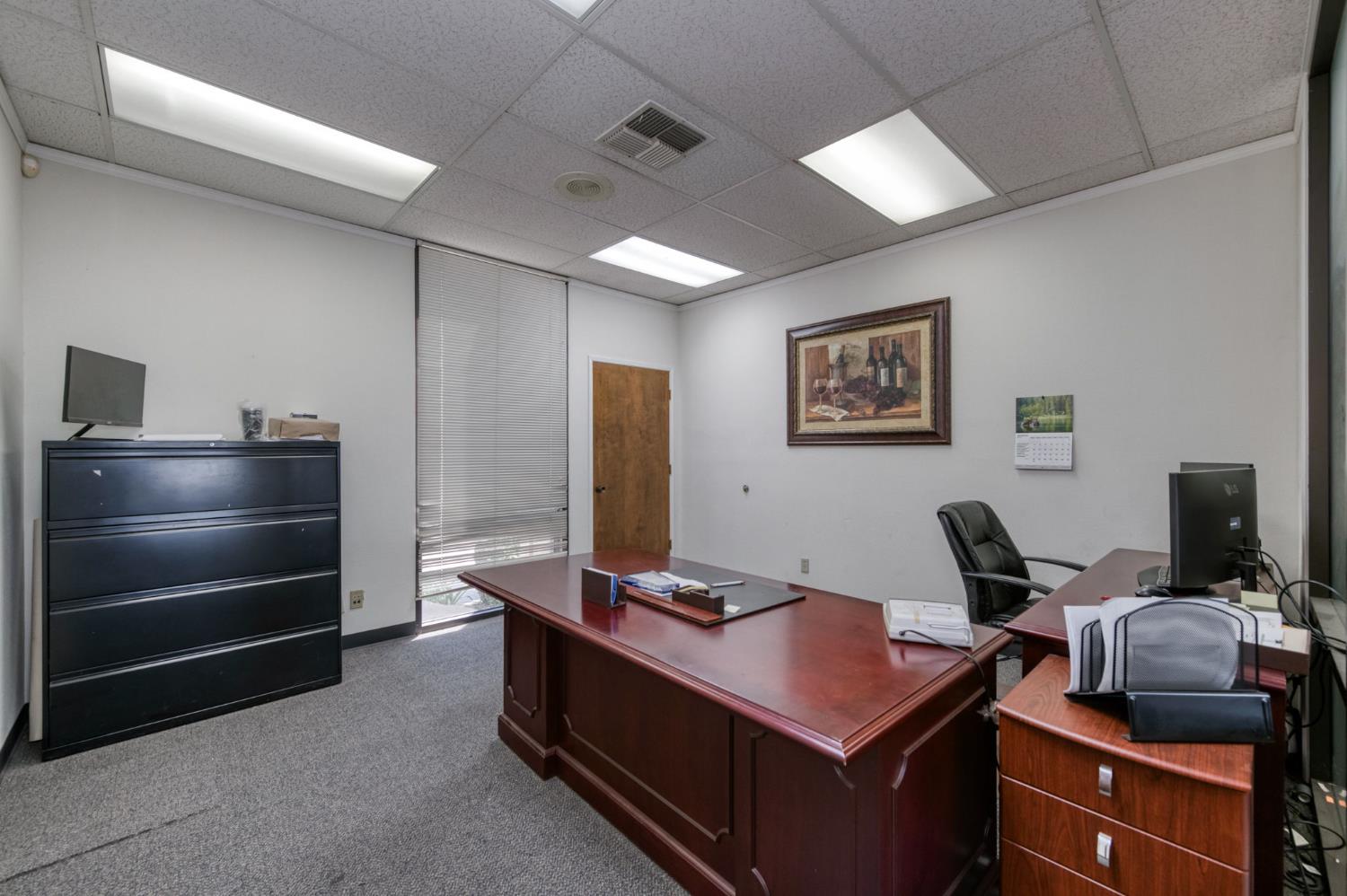 215 S Madera Ave, Kerman, CA 93630