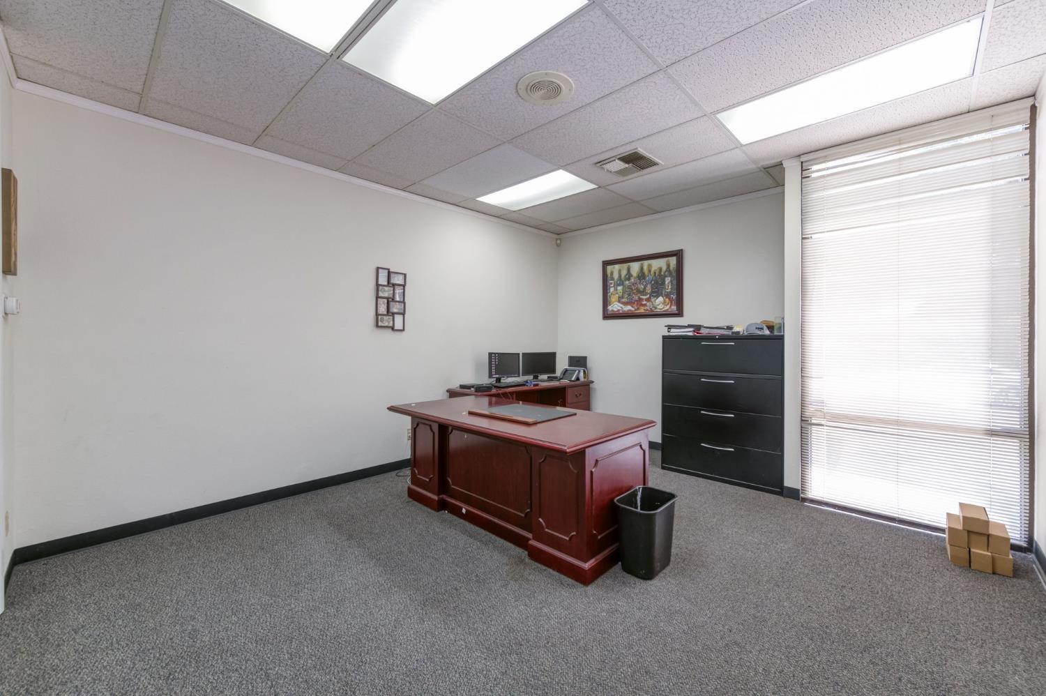 215 S Madera Ave, Kerman, CA 93630