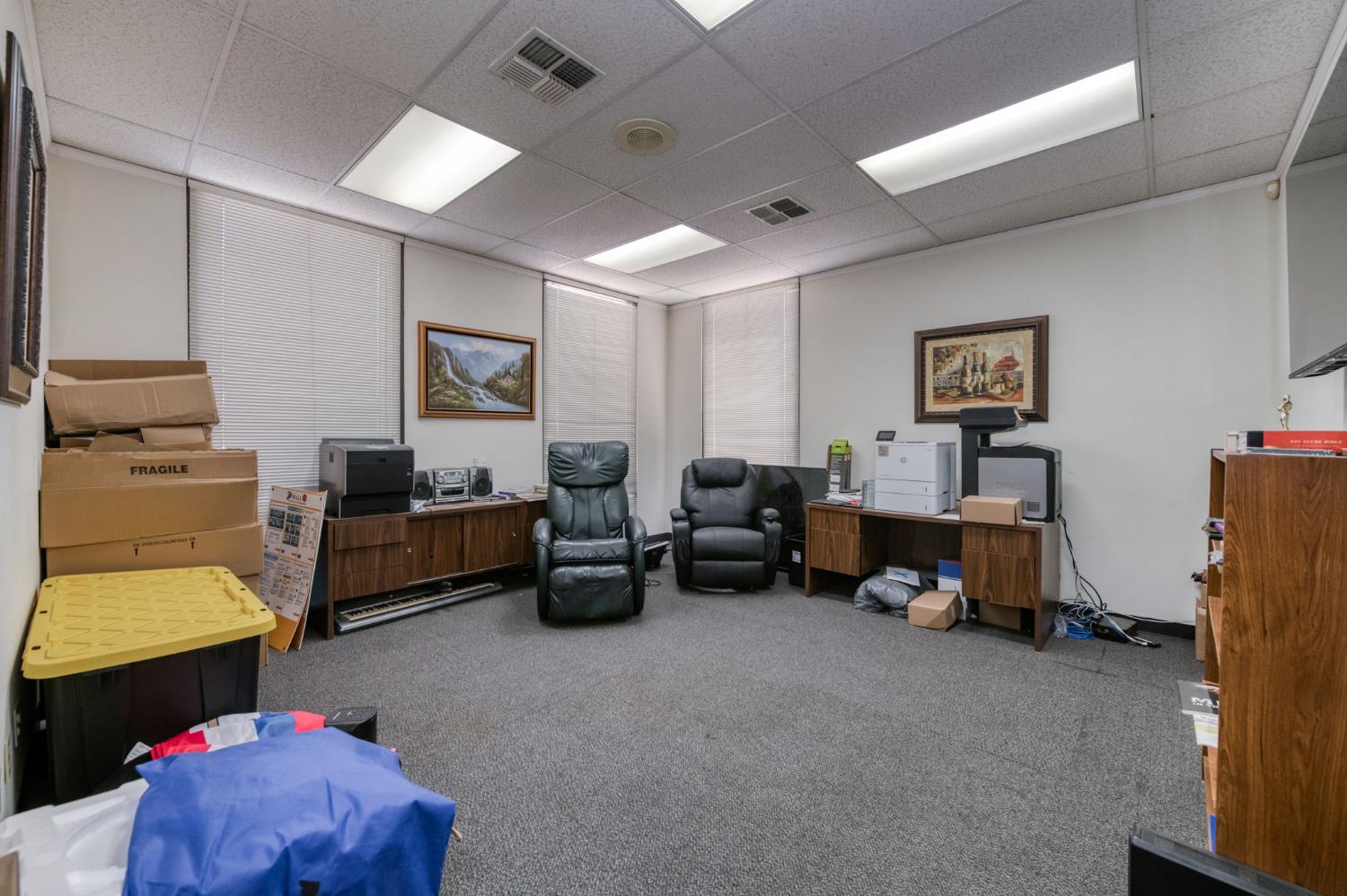 215 S Madera Ave, Kerman, CA 93630