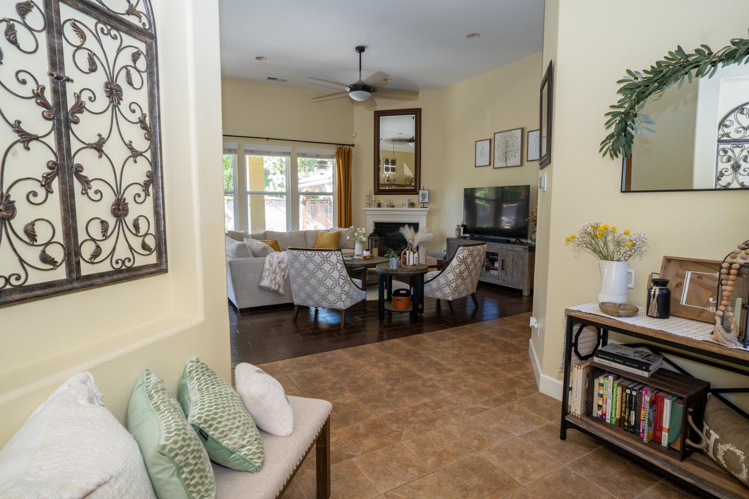 6390 W Los Altos Ave, Fresno, CA 93722