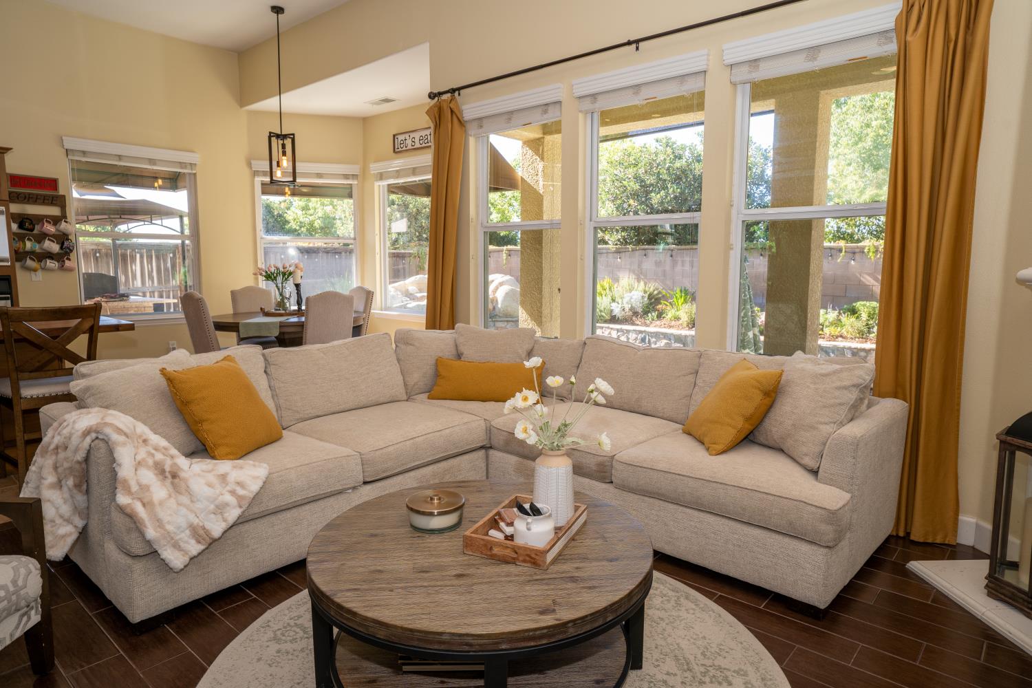 6390 W Los Altos Ave, Fresno, CA 93722