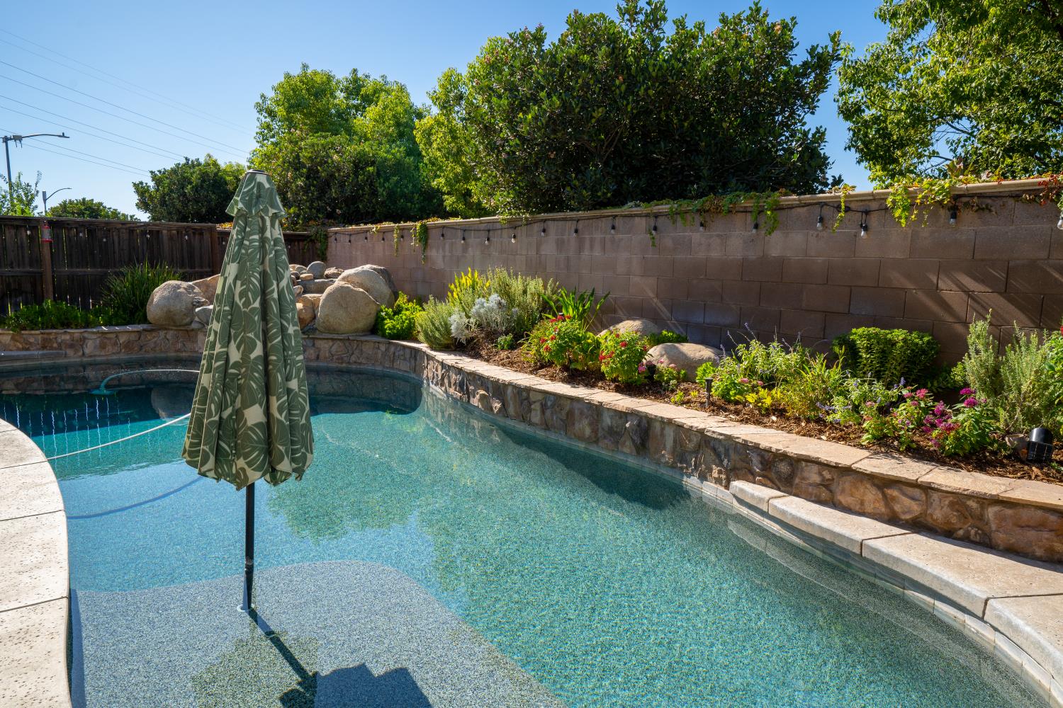 6390 W Los Altos Ave, Fresno, CA 93722