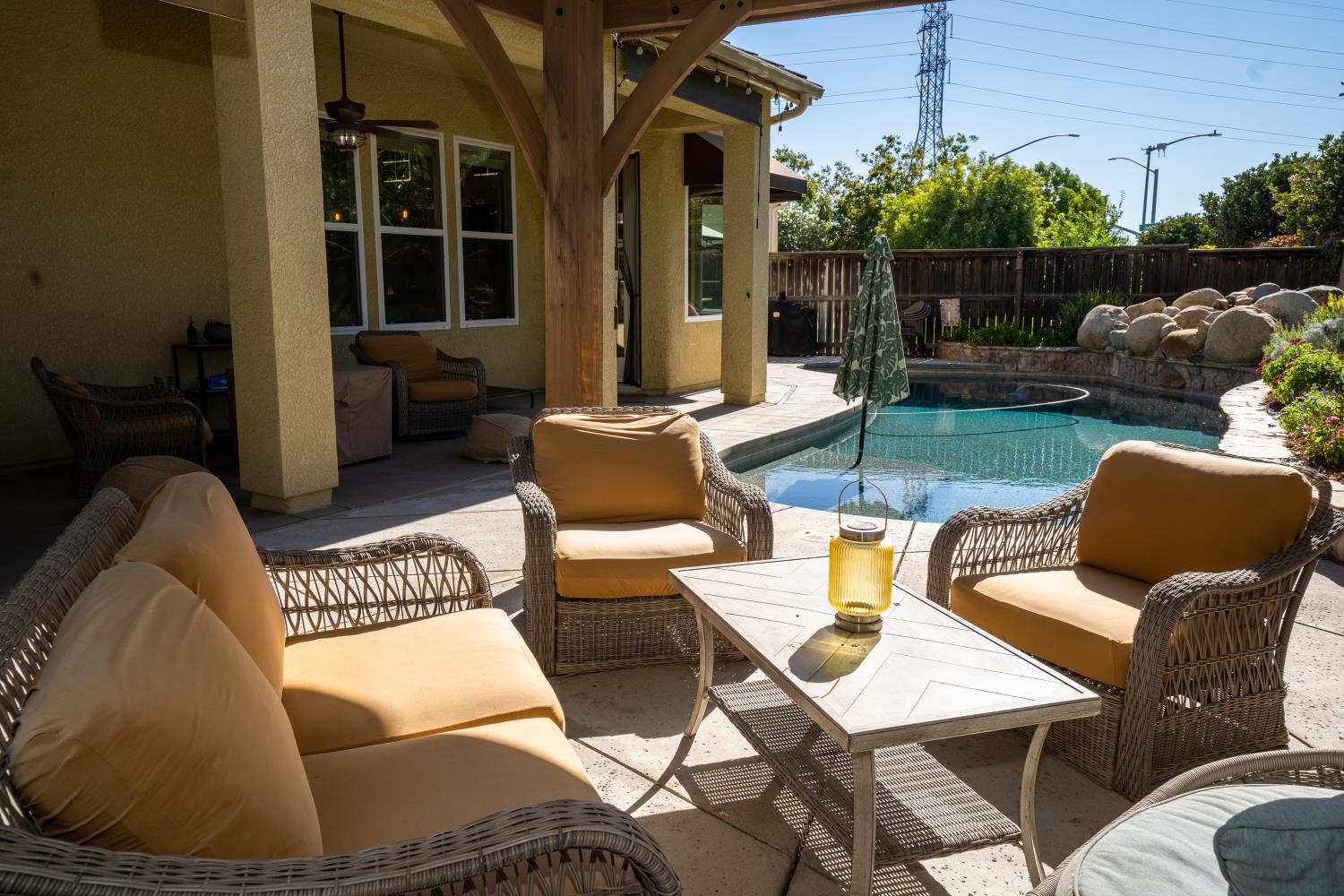 6390 W Los Altos Ave, Fresno, CA 93722