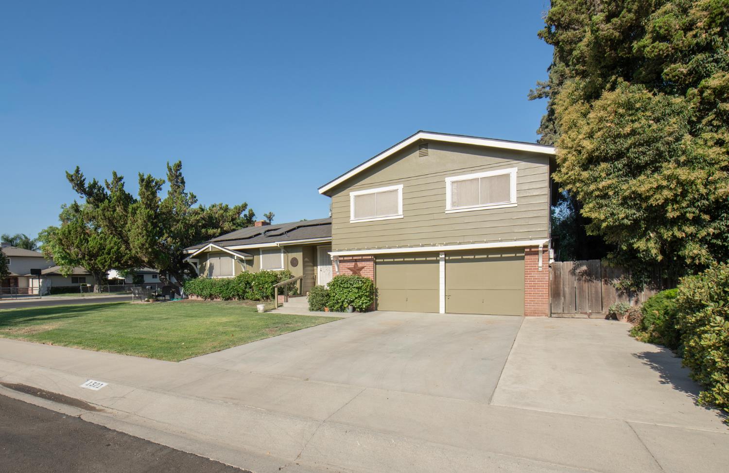 1321 S Goddard St, Visalia, CA 93292
