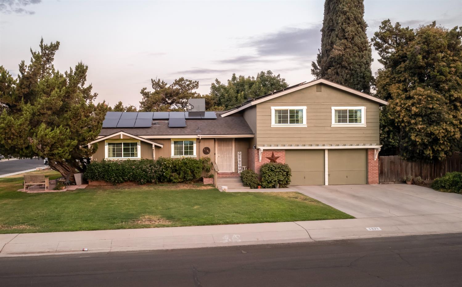 1321 S Goddard St, Visalia, CA 93292