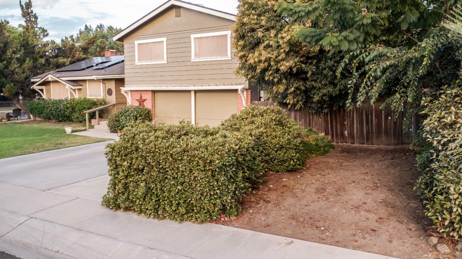 1321 S Goddard St, Visalia, CA 93292
