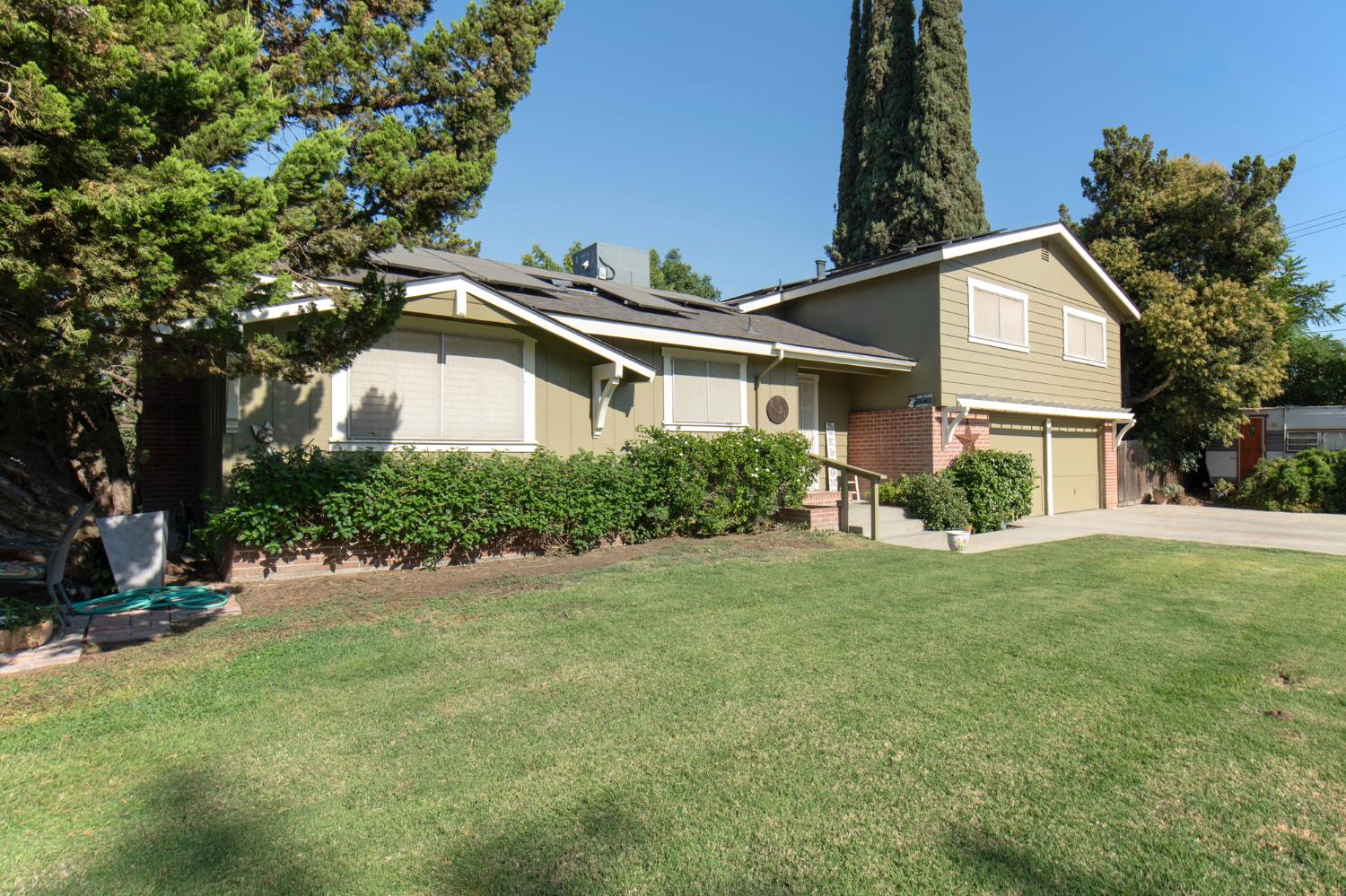 1321 S Goddard St, Visalia, CA 93292