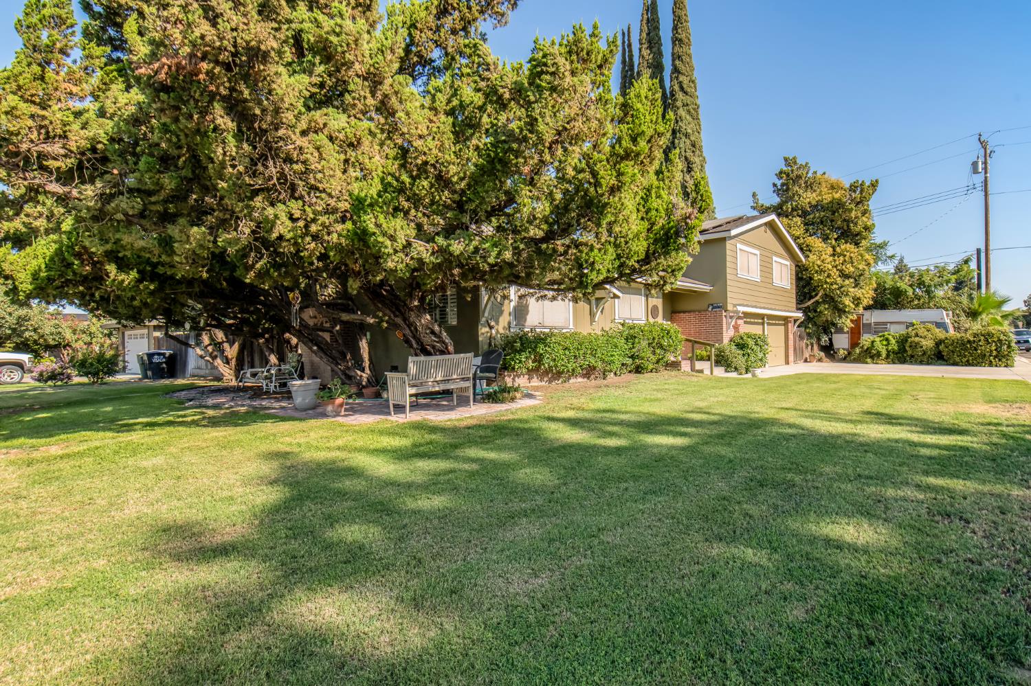 1321 S Goddard St, Visalia, CA 93292