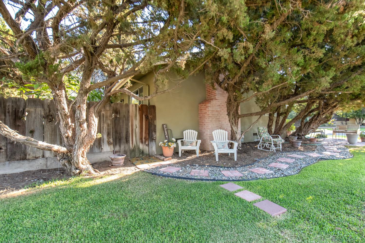 1321 S Goddard St, Visalia, CA 93292